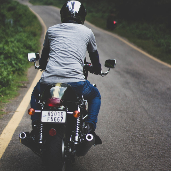 دانلود آهنگ واسه هر تبعیضی که فکر کنی واسه تبعیدی پیروزی جلو پلیدی